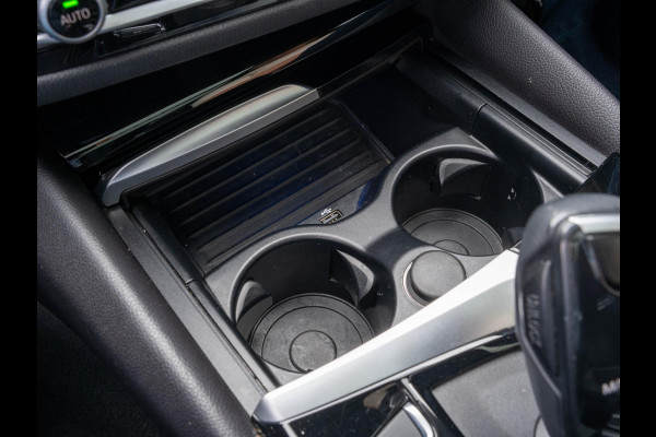 BMW 5 Serie Touring 520i High Executive / HUD / ACC / Pano / CarPlay / Zetelverwarming BMW 5 Serie Touring 520i High Executive / HUD / ACC / Pano / CarPlay / Zetelverwarming