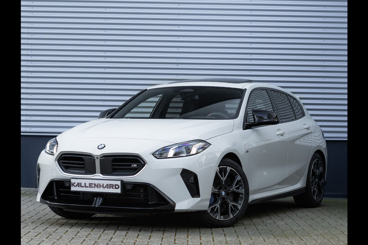 BMW 1-serie M135 xDrive - Pano - Trekhaak - Head-Up - Harman Kadon - Driving Ass BMW 1-serie M135 xDrive - Pano - Trekhaak - Head-Up - Harman Kadon - Driving Ass