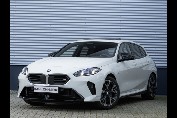 BMW 1-serie M135 xDrive - Pano - Trekhaak - Head-Up - Harman Kadon - Driving Ass