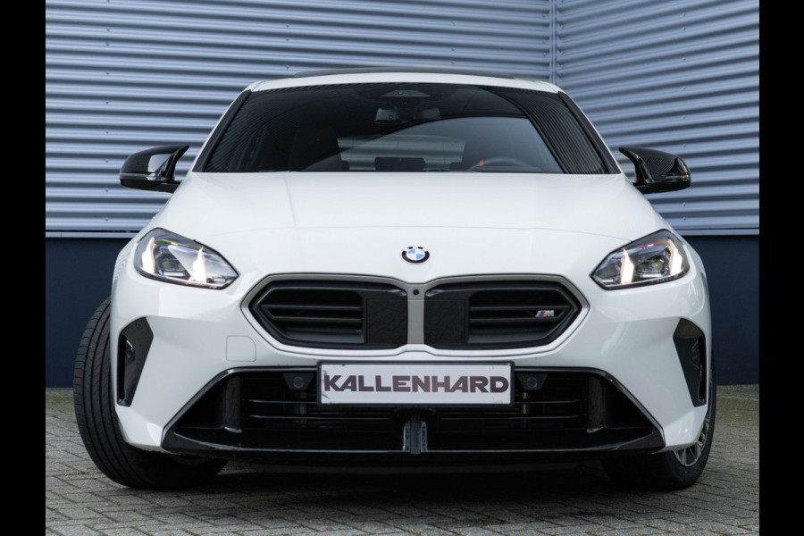 BMW 1-serie M135 xDrive - Pano - Trekhaak - Head-Up - Harman Kadon - Driving Ass