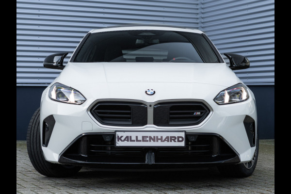 BMW 1-serie M135 xDrive - Pano - Trekhaak - Head-Up - Harman Kadon - Driving Ass