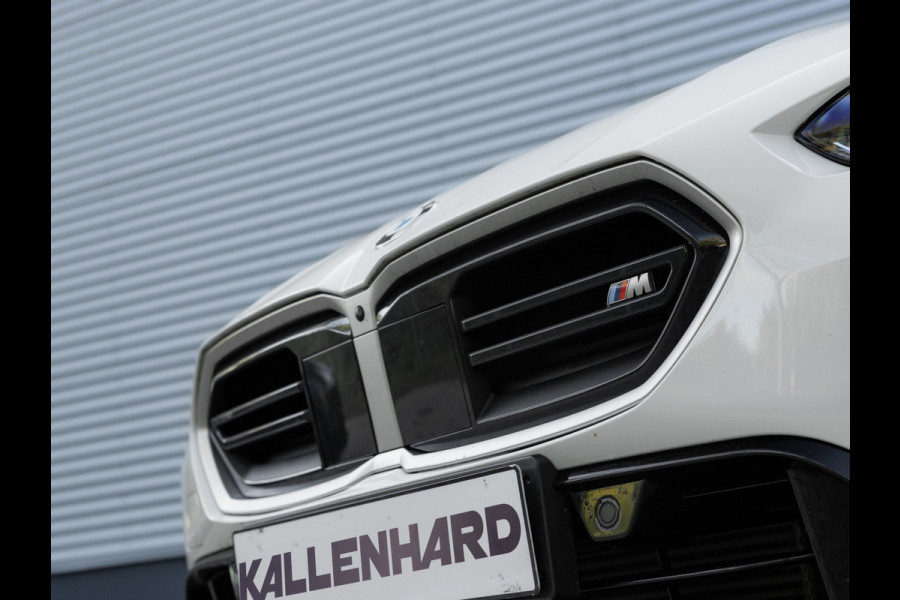 BMW 1-serie M135 xDrive - Pano - Trekhaak - Head-Up - Harman Kadon - Driving Ass