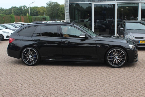 BMW 3 Serie Touring 330i M Sport Edition / M Performance / Trekhaak / Panoramadak / 360Camera / Leder / 19'' / Head-up / Navigatie / Harman Kardon / Stoelverwarming / DAB / Cruise Control