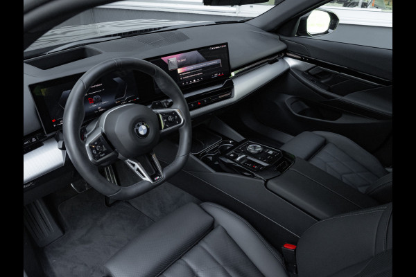 BMW 5 Serie Touring 520i M-Sport - Driving + Parking Ass Plus - Head-Up - Adaptive LED