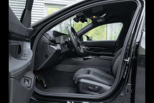 BMW 5 Serie Touring 520i M-Sport - Driving + Parking Ass Plus - Head-Up - Adaptive LED