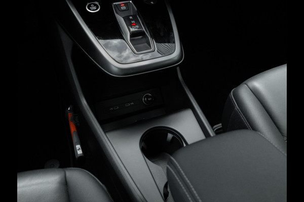 Audi Q4 Sportback e-tron 35 - Pano - Camera - Stoelverwarming - Leder - Keyless - Warmtepomp - 55 kWh Audi Q4 Sportback e-tron 35 - Pano - Camera - Stoelverwarming - Leder - Keyless - Warmtepomp - 55 kWh