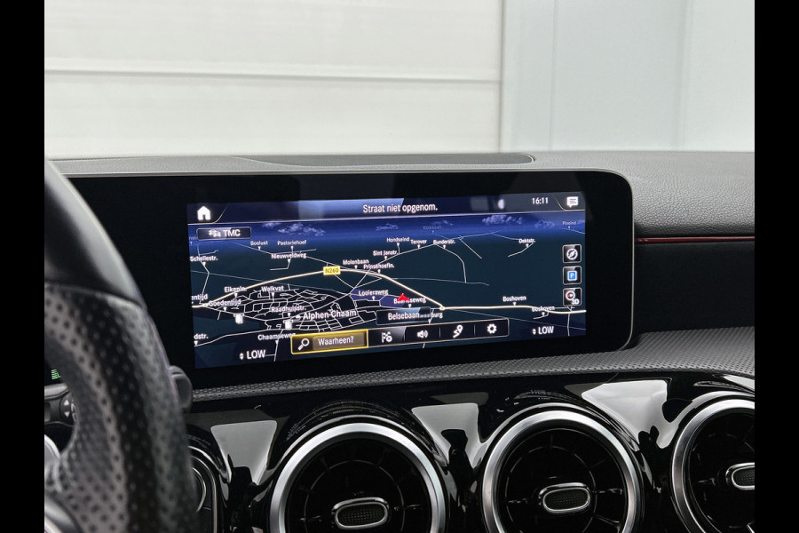 Mercedes-Benz A-Klasse 180 AMG-Line Premium Plus(Dealer OnderH, Camera,Navi, Parkeerhulp V+A, Lane assist, Cruise Con, Etc)