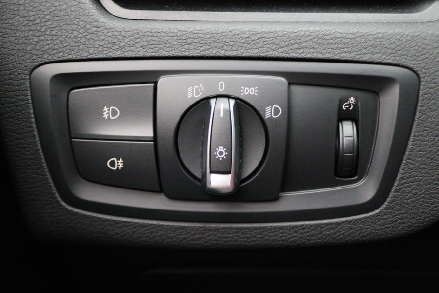 BMW X1 sDrive18i High Executive Automaat Leer, ACC, Head-Up, Navigatie, LED, Afn. Trekhaak, 18"