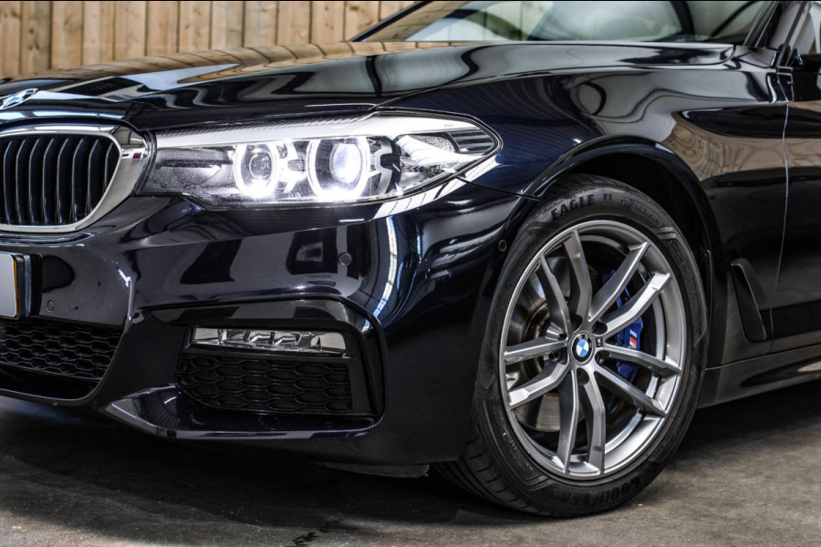 BMW 5 Serie Touring 530i M-Sport *Pano*Camera*Head-Up*Trekhaak*