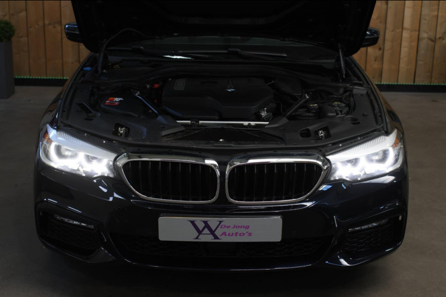 BMW 5 Serie Touring 530i M-Sport *Pano*Camera*Head-Up*Trekhaak*
