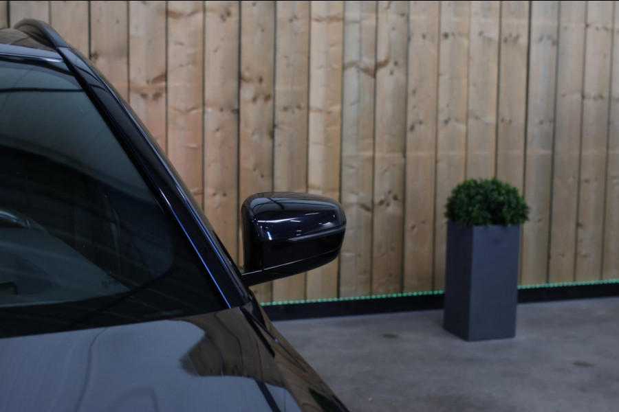 BMW 5 Serie Touring 530i M-Sport *Pano*Camera*Head-Up*Trekhaak*