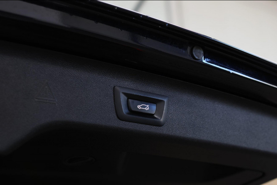 BMW 5 Serie Touring 530i M-Sport *Pano*Camera*Head-Up*Trekhaak*