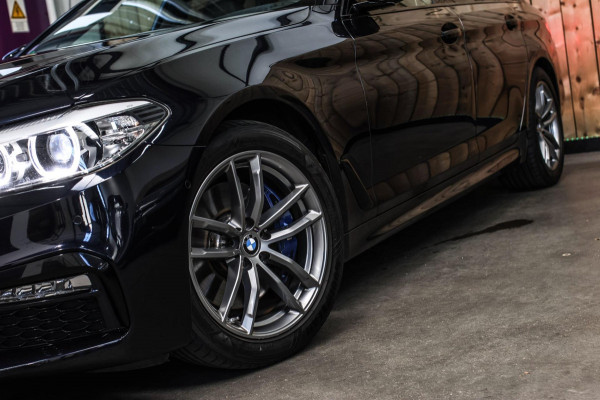 BMW 5 Serie Touring 530i M-Sport *Pano*Camera*Head-Up*Trekhaak*