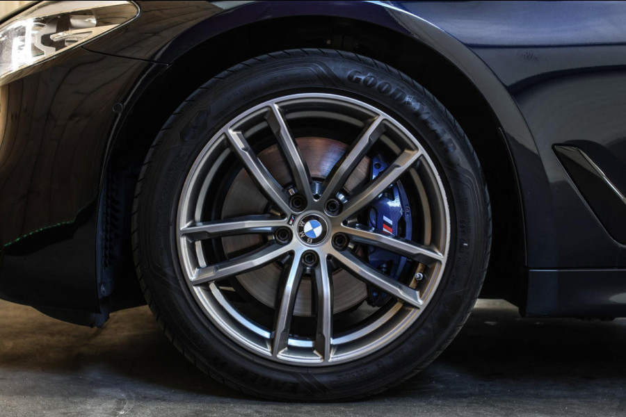 BMW 5 Serie Touring 530i M-Sport *Pano*Camera*Head-Up*Trekhaak*