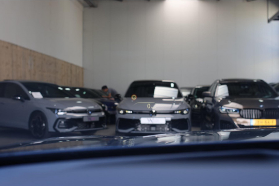 BMW 5 Serie Touring 530i M-Sport *Pano*Camera*Head-Up*Trekhaak*