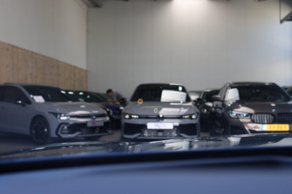 BMW 5 Serie Touring 530i M-Sport *Pano*Camera*Head-Up*Trekhaak*