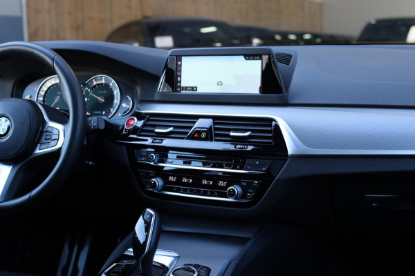 BMW 5 Serie Touring 530i M-Sport *Pano*Camera*Head-Up*Trekhaak*