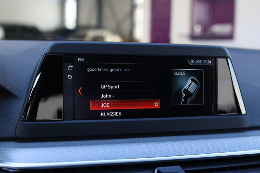 BMW 5 Serie Touring 530i M-Sport *Pano*Camera*Head-Up*Trekhaak*