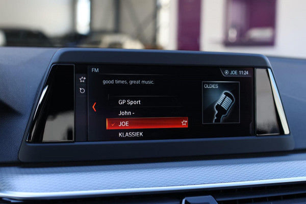 BMW 5 Serie Touring 530i M-Sport *Pano*Camera*Head-Up*Trekhaak*