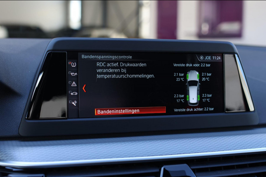 BMW 5 Serie Touring 530i M-Sport *Pano*Camera*Head-Up*Trekhaak*