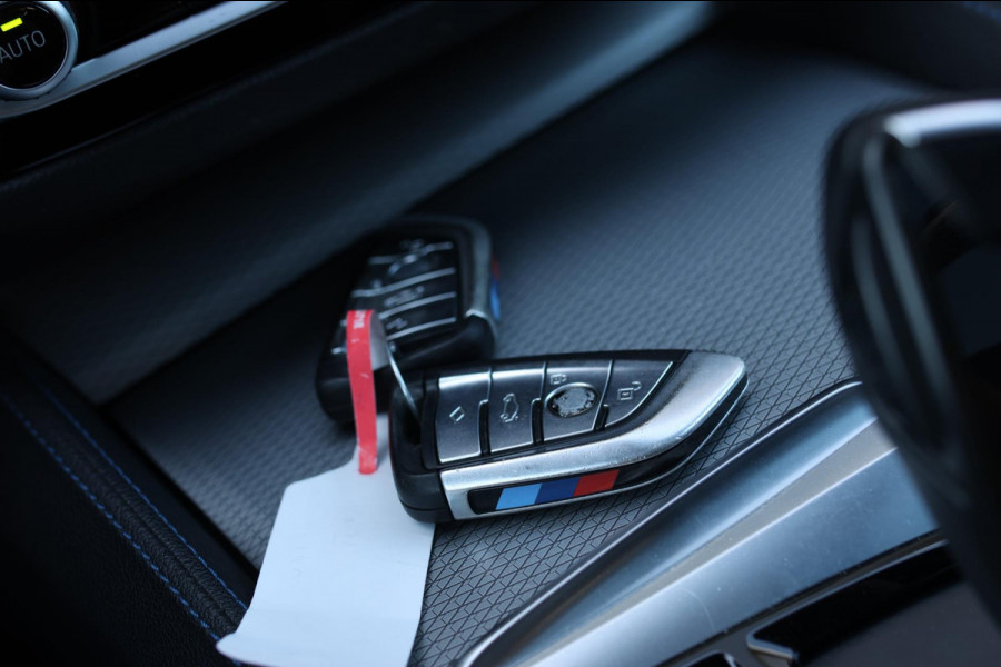 BMW 5 Serie Touring 530i M-Sport *Pano*Camera*Head-Up*Trekhaak*