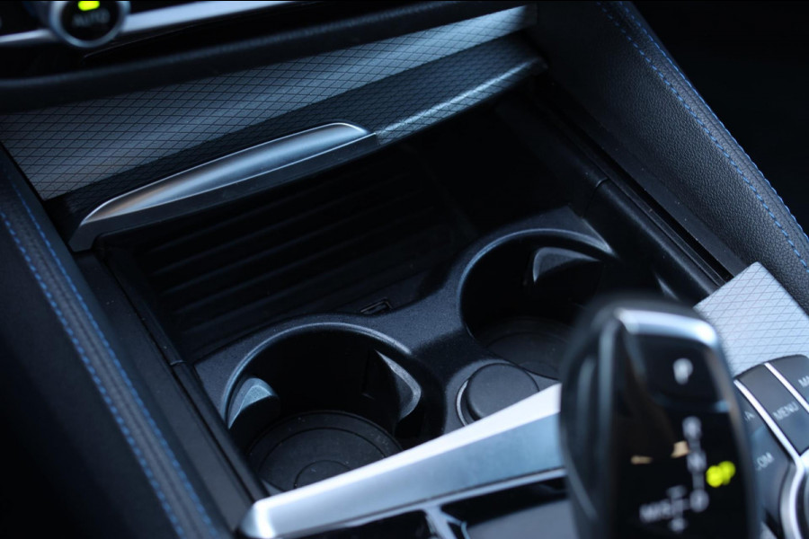BMW 5 Serie Touring 530i M-Sport *Pano*Camera*Head-Up*Trekhaak*