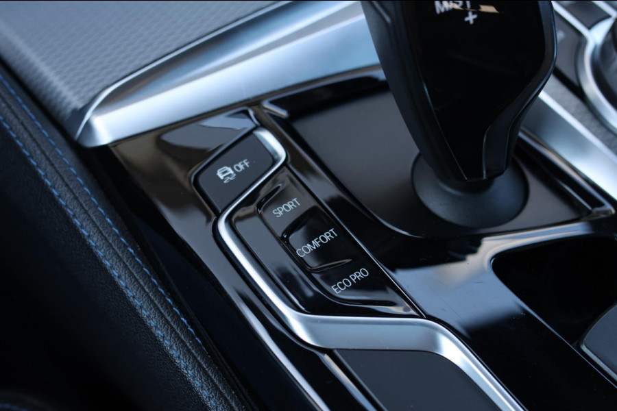 BMW 5 Serie Touring 530i M-Sport *Pano*Camera*Head-Up*Trekhaak*