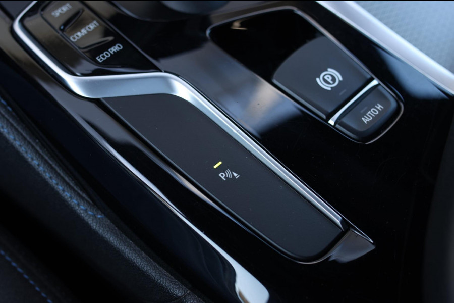 BMW 5 Serie Touring 530i M-Sport *Pano*Camera*Head-Up*Trekhaak*