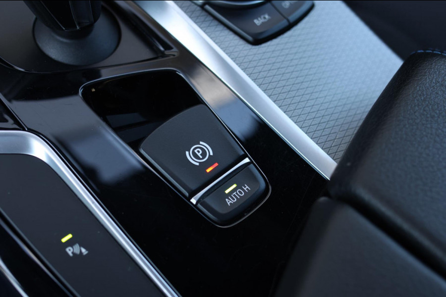 BMW 5 Serie Touring 530i M-Sport *Pano*Camera*Head-Up*Trekhaak*