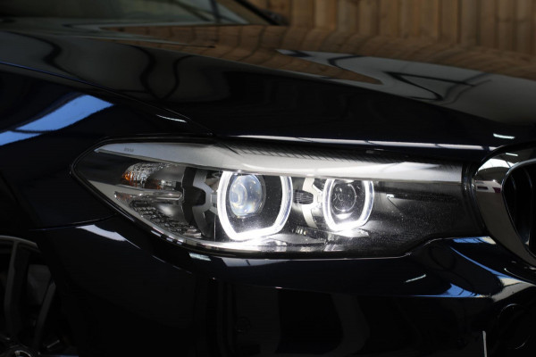 BMW 5 Serie Touring 530i M-Sport *Pano*Camera*Head-Up*Trekhaak*
