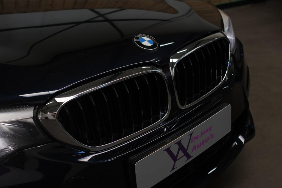 BMW 5 Serie Touring 530i M-Sport *Pano*Camera*Head-Up*Trekhaak*