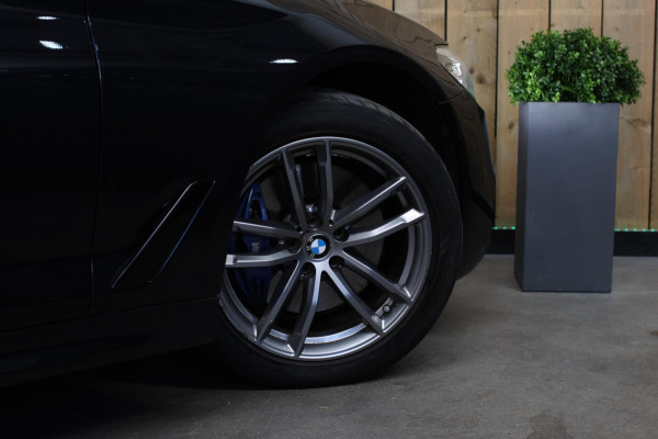 BMW 5 Serie Touring 530i M-Sport *Pano*Camera*Head-Up*Trekhaak*
