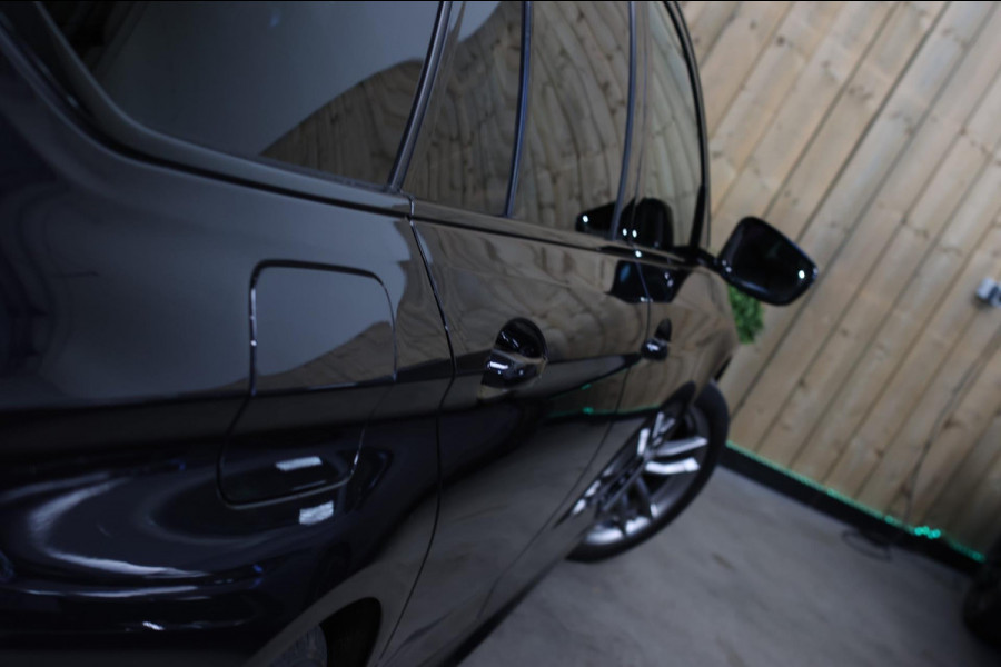 BMW 5 Serie Touring 530i M-Sport *Pano*Camera*Head-Up*Trekhaak*