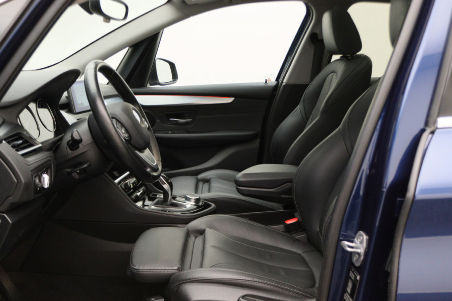 BMW 2 Serie Active Tourer 218i High Executive Automaat Panoramadak, Leer, Head-Up, Camera, Navigatie, Trekhaak