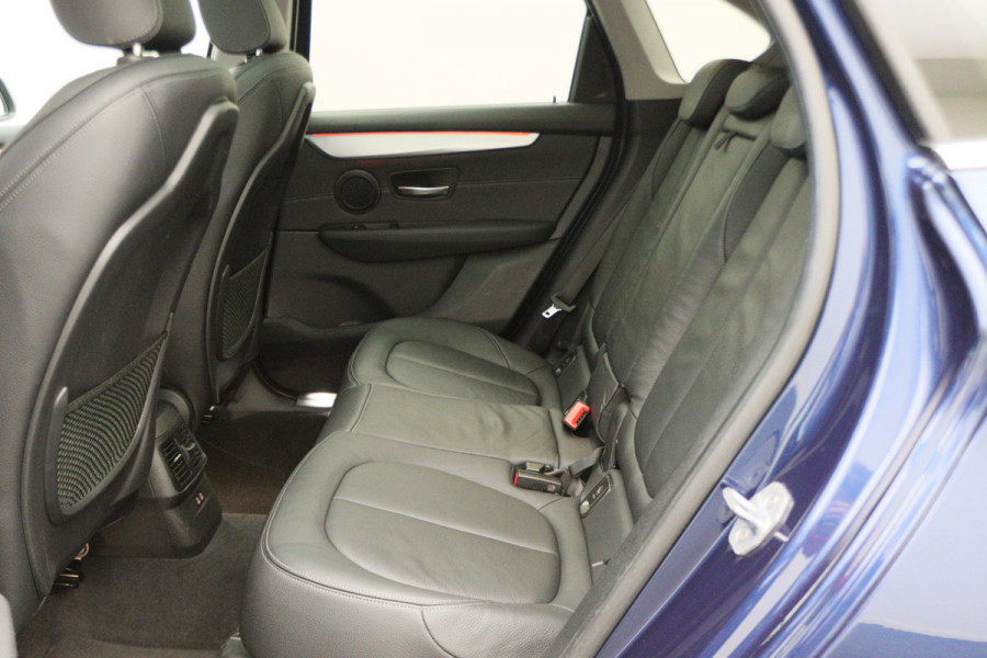 BMW 2 Serie Active Tourer 218i High Executive Automaat Panoramadak, Leer, Head-Up, Camera, Navigatie, Trekhaak