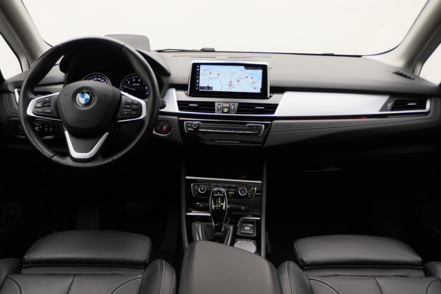 BMW 2 Serie Active Tourer 218i High Executive Automaat Panoramadak, Leer, Head-Up, Camera, Navigatie, Trekhaak