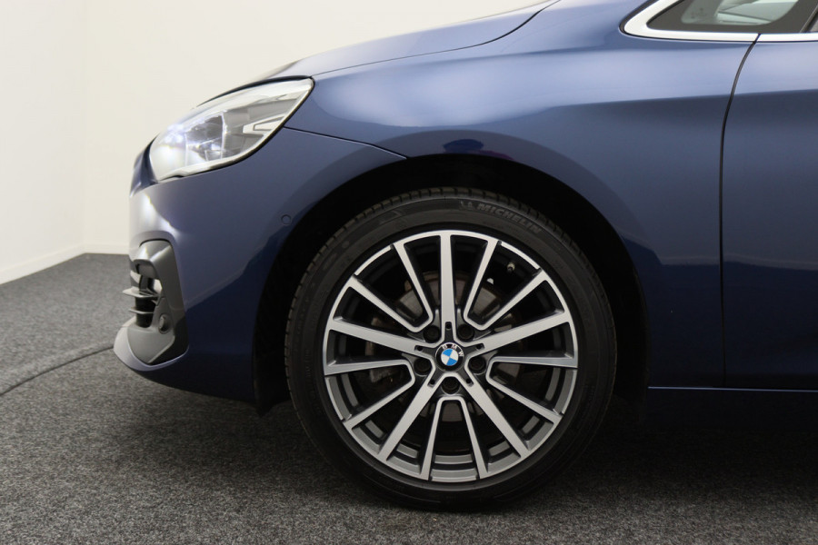 BMW 2 Serie Active Tourer 218i High Executive Automaat Panoramadak, Leer, Head-Up, Camera, Navigatie, Trekhaak