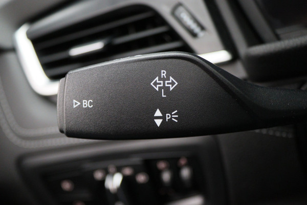 BMW 2 Serie Active Tourer 218i High Executive Automaat Panoramadak, Leer, Head-Up, Camera, Navigatie, Trekhaak