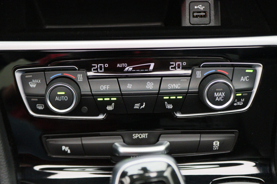 BMW 2 Serie Active Tourer 218i High Executive Automaat Panoramadak, Leer, Head-Up, Camera, Navigatie, Trekhaak