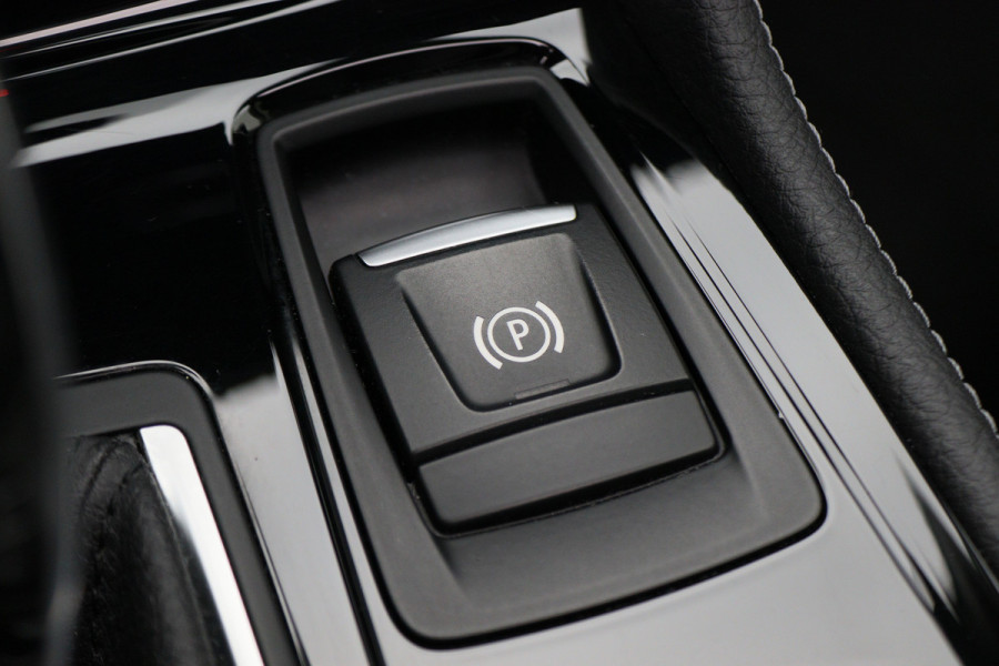 BMW 2 Serie Active Tourer 218i High Executive Automaat Panoramadak, Leer, Head-Up, Camera, Navigatie, Trekhaak