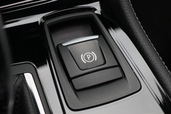 BMW 2 Serie Active Tourer 218i High Executive Automaat Panoramadak, Leer, Head-Up, Camera, Navigatie, Trekhaak