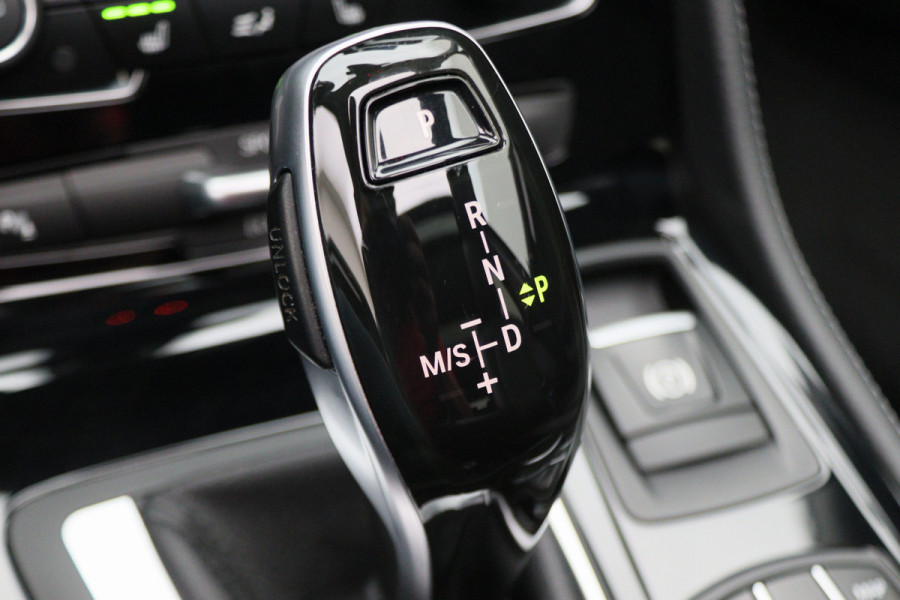BMW 2 Serie Active Tourer 218i High Executive Automaat Panoramadak, Leer, Head-Up, Camera, Navigatie, Trekhaak