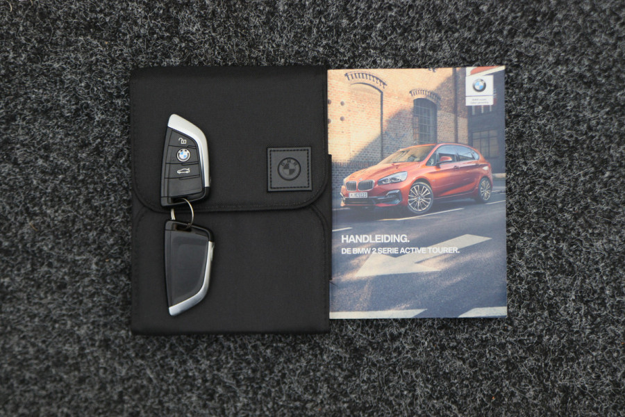 BMW 2 Serie Active Tourer 218i High Executive Automaat Panoramadak, Leer, Head-Up, Camera, Navigatie, Trekhaak
