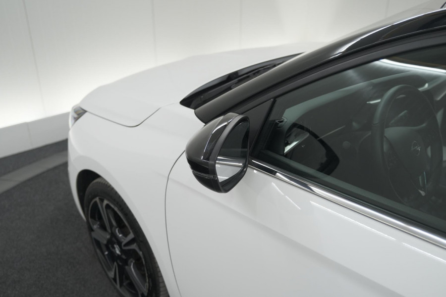 Opel Corsa 1.2 Turbo 100 Ultimate | Panoramadak | Camera | Dodehoekdetectie | Apple Carplay