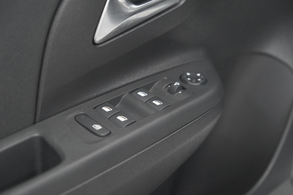 Opel Corsa 1.2 Turbo 100 Ultimate | Panoramadak | Camera | Dodehoekdetectie | Apple Carplay