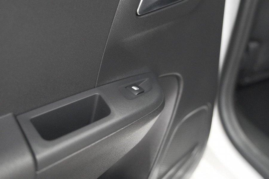 Opel Corsa 1.2 Turbo 100 Ultimate | Panoramadak | Camera | Dodehoekdetectie | Apple Carplay