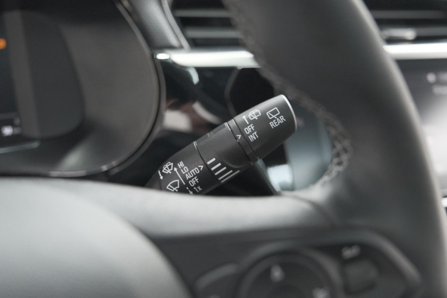 Opel Corsa 1.2 Turbo 100 Ultimate | Panoramadak | Camera | Dodehoekdetectie | Apple Carplay