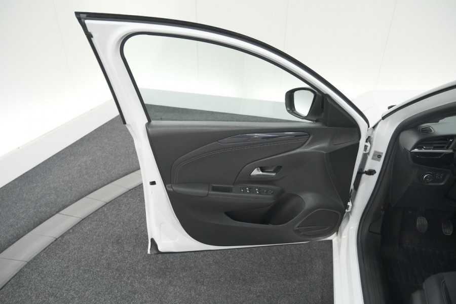 Opel Corsa 1.2 Turbo 100 Ultimate | Panoramadak | Camera | Dodehoekdetectie | Apple Carplay