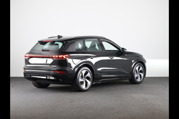 Audi Q6 e-tron S edition performance 100 kWh 306pk | Matrix Led verlichting | Pack Tech | Optiek pakket zwart