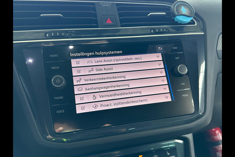 Volkswagen Tiguan 1.5 TSI 3x R-Line Pano|ACC|Virtual|Line Assist|FULL Volkswagen Tiguan 1.5 TSI 3x R-Line Pano|ACC|Virtual|Line Assist|FULL
